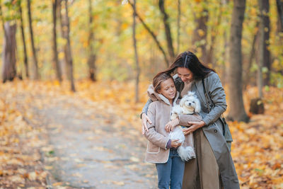 Couple holding autumn leaves