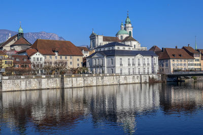 Solothurn, switzerland, 15. january 2022, view along the aare river to the city of solothurn