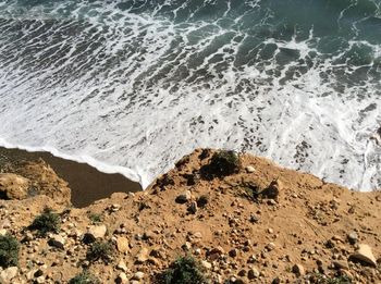 Waves splashing on rocks