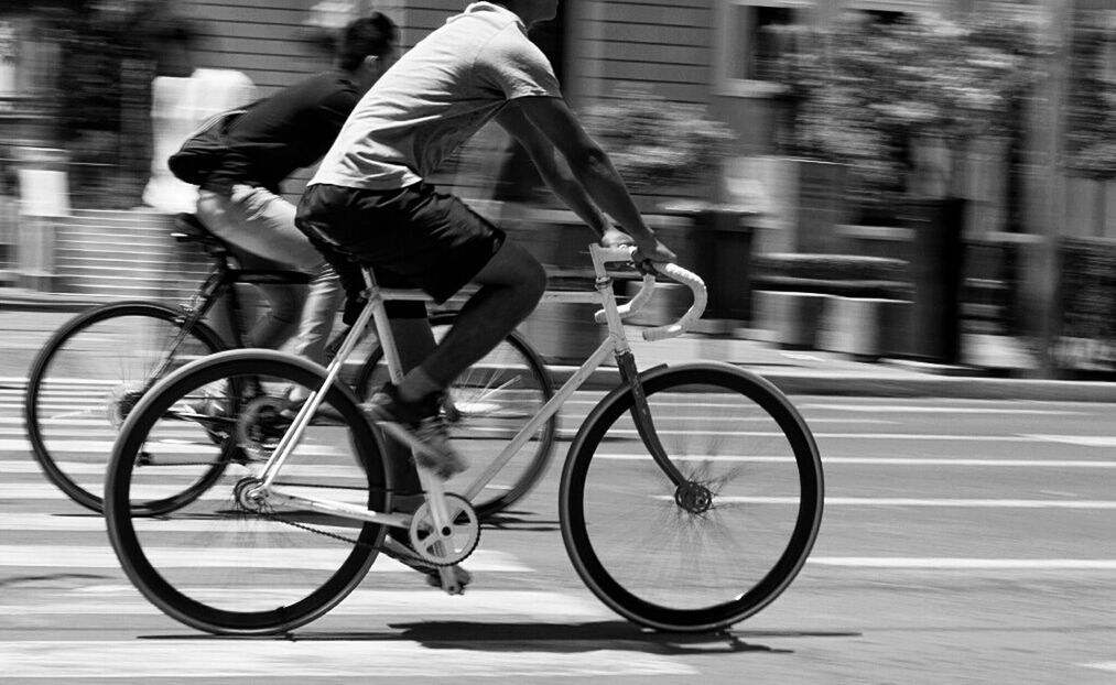 BLURRED MOTION OF PEOPLE WALKING ON CITY STREET