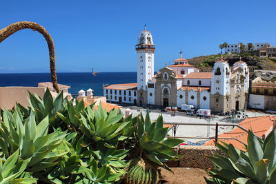 Panoramic view of sea and buildings against clear sky