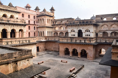 Beautiful view of orchha palace fort, raja mahal and chaturbhuj temple from jahangir mahal, orchha