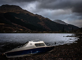 Abandoned boat by the lake