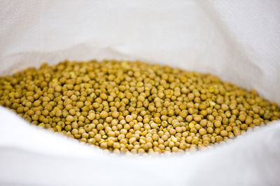 Close-up of chickpeas in bowl