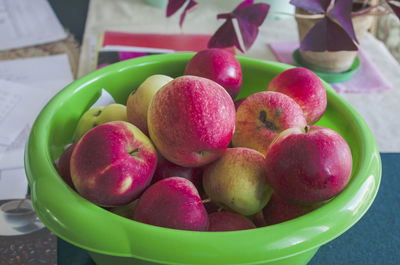 Close-up of apples in bowl