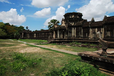 Old ruin building against cloudy sky