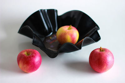 Close-up of apples in bowl