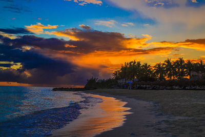 Scenic view of sea against sky during sunset in freeport, bahamas