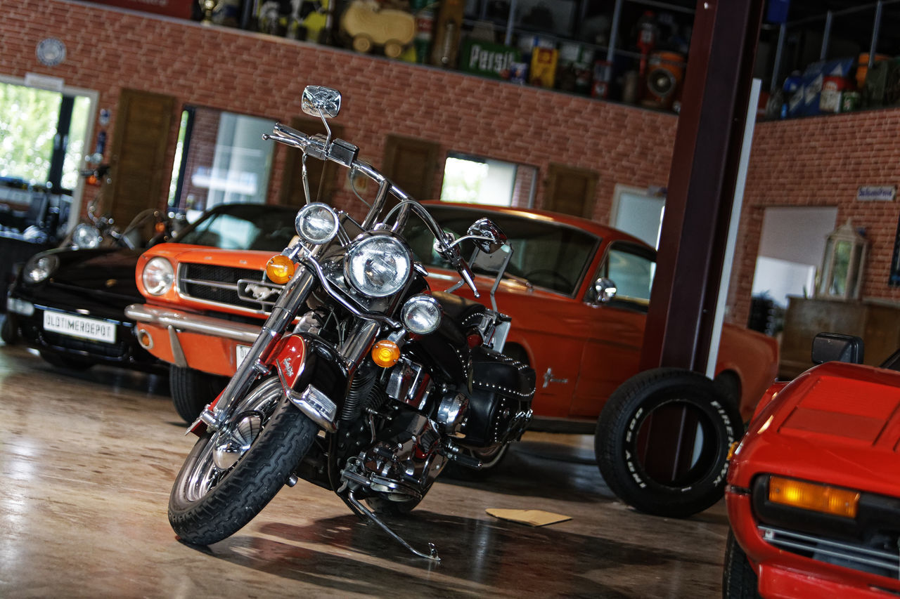 CLOSE-UP OF MOTORCYCLE ON TABLE