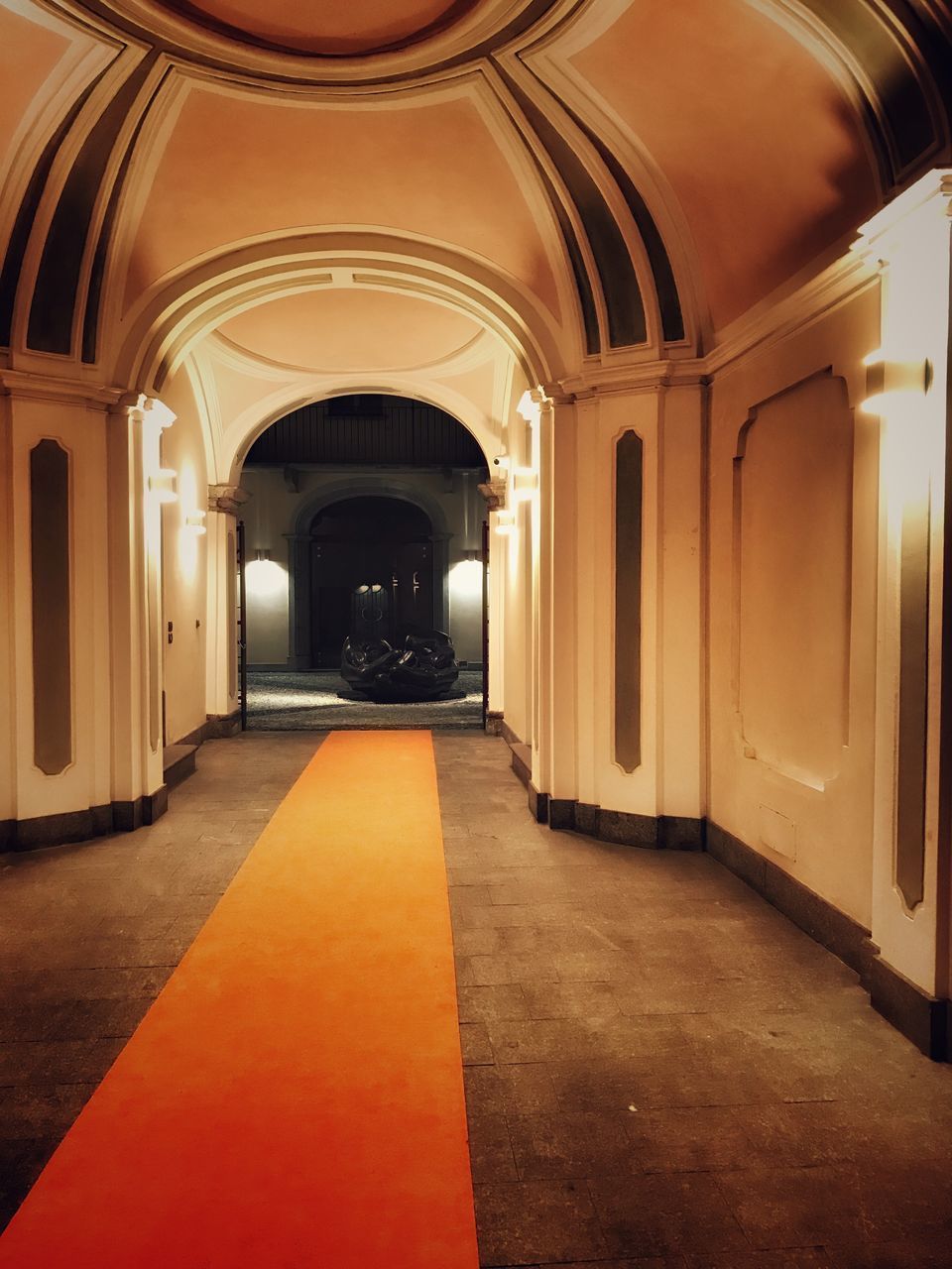 EMPTY CORRIDOR IN BUILDING