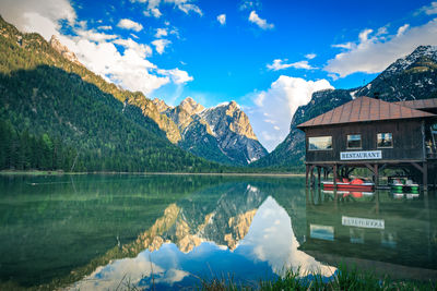 Panoramic view of lake and mountains against sky