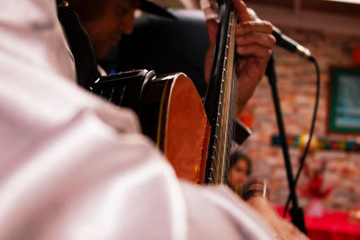 Close up of man playing guitar