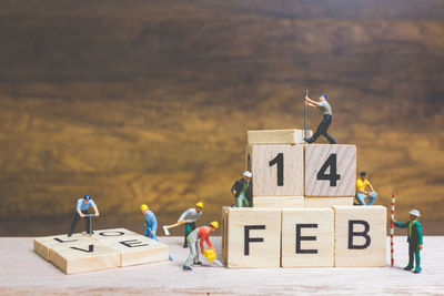 Figurines of workers with text and date on table