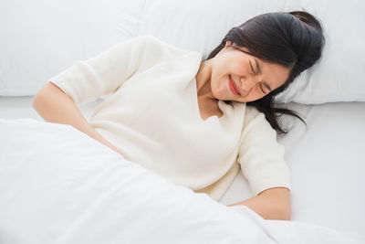 Young woman lying on bed