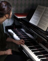 Man learning piano at home