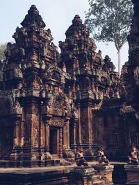 Old historic ruins of angkor wat against sky