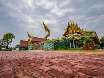 Statue of historic building against sky