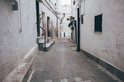 Narrow alley amidst buildings in city