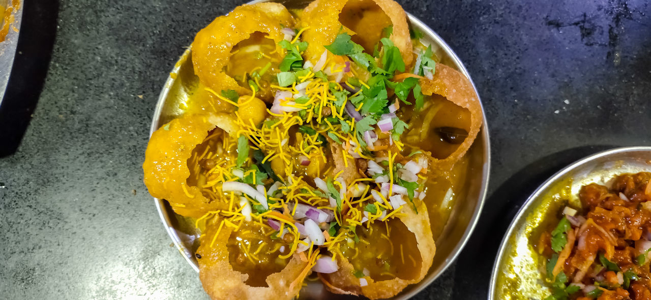 HIGH ANGLE VIEW OF MEAL IN BOWL