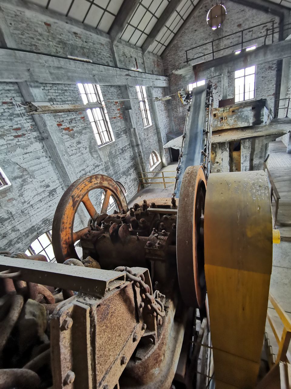 INTERIOR OF OLD MACHINERY