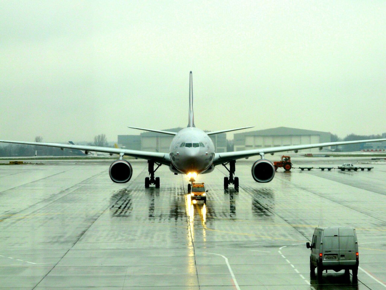 transportation, airplane, clear sky, mode of transport, air vehicle, airport, copy space, travel, flying, mid-air, on the move, sky, built structure, airport runway, runway, public transportation, architecture, motion, journey, street light