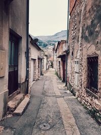 Narrow alley amidst buildings in city