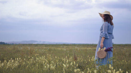 Full length of woman standing in field