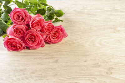 Close-up of rose bouquet on table