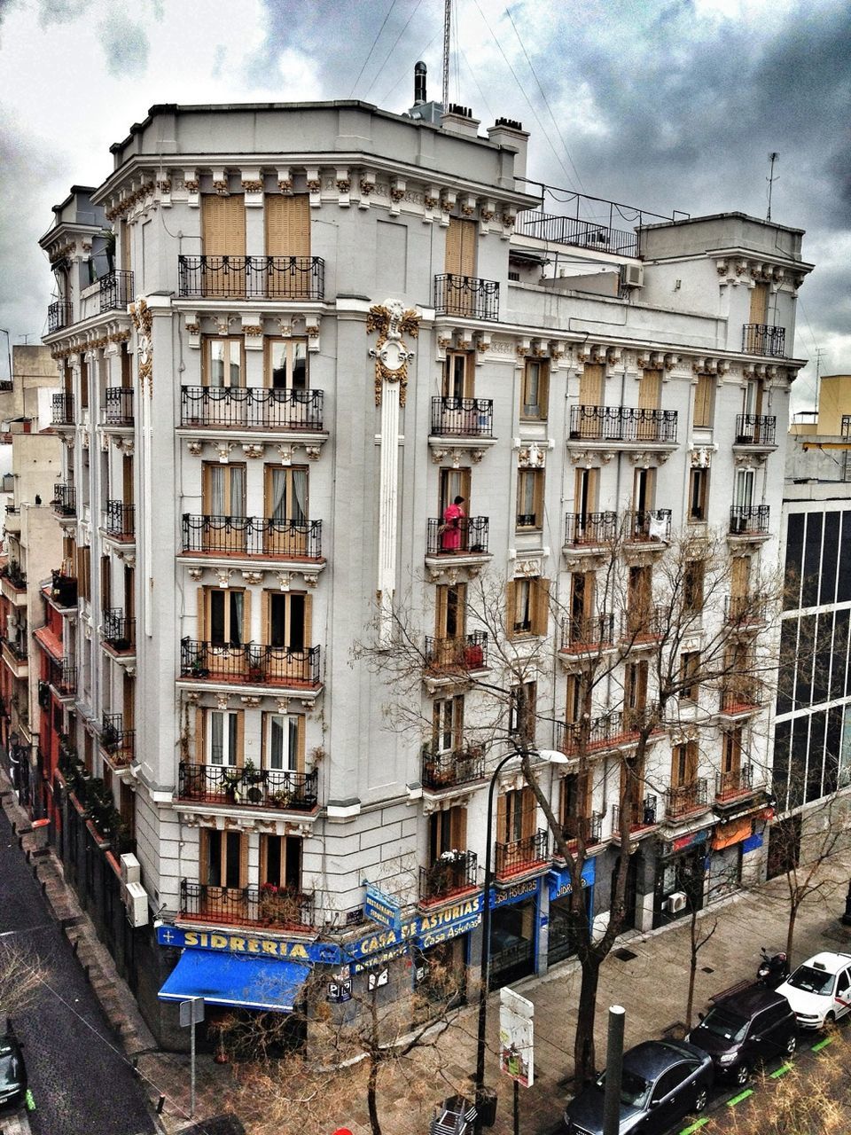 BUILDINGS IN CITY AGAINST SKY