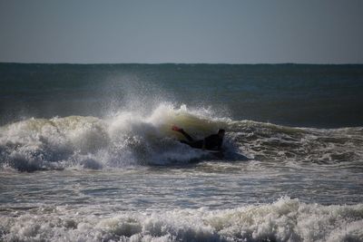 Waves splashing in sea