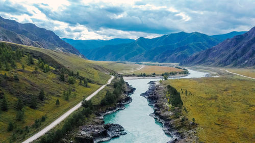 Mountain turquoise river, rocky banks aerial view. rugged rea for rafting katun river, altai.