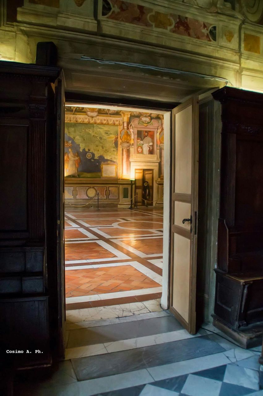 indoors, architecture, built structure, empty, transportation, the way forward, illuminated, absence, door, window, no people, interior, diminishing perspective, public transportation, ceiling, rail transportation, house, railroad station, day, flooring