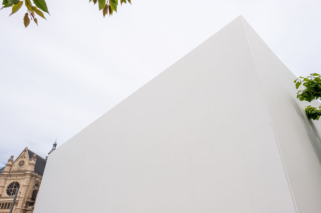 LOW ANGLE VIEW OF WHITE BUILDING AGAINST CLEAR SKY