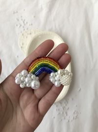 Cropped hand of woman holding seashell