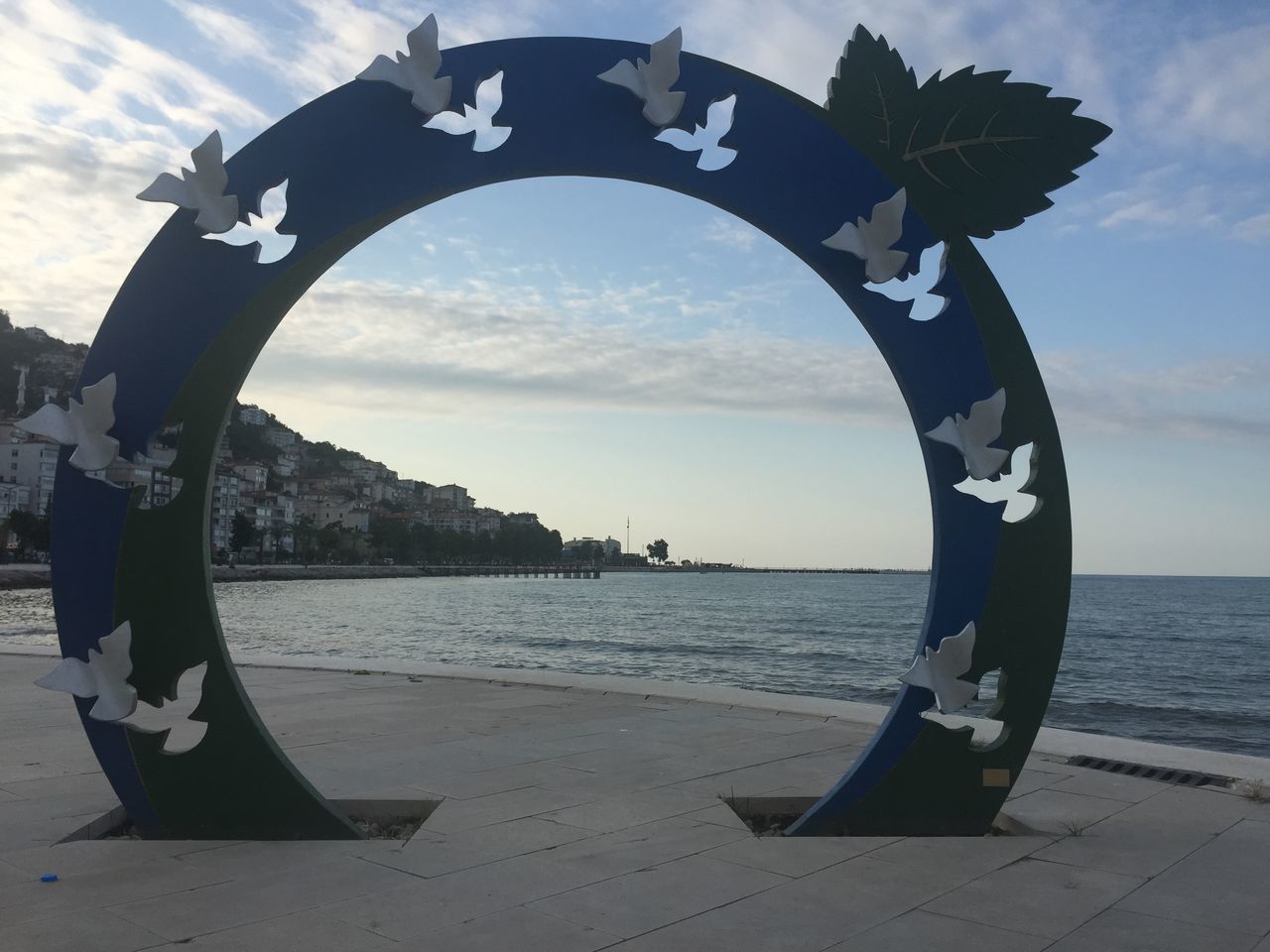 SCENIC VIEW OF SEA AGAINST SKY SEEN THROUGH ARCH
