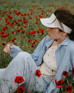 Midsection of woman holding flowers