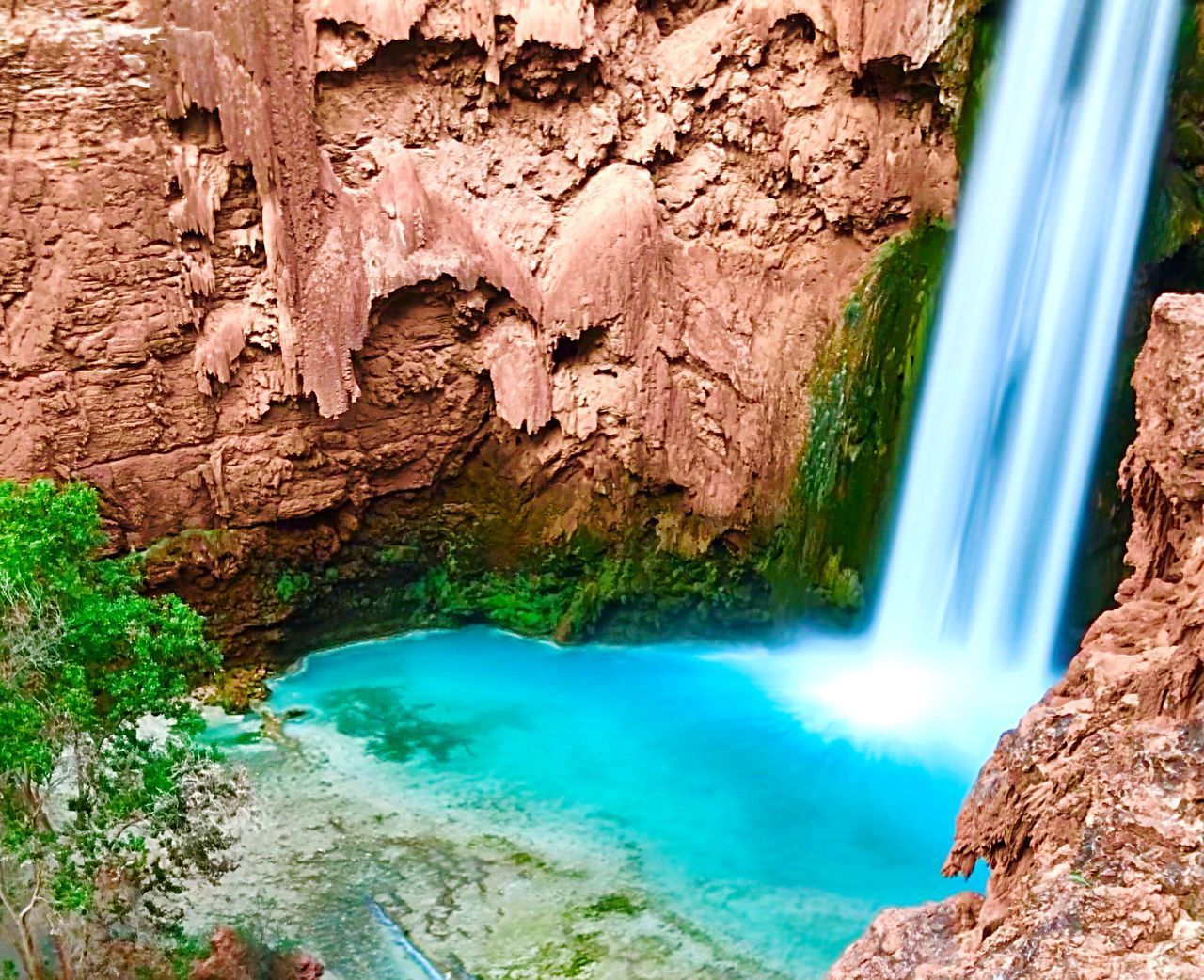 HIGH ANGLE VIEW OF WATERFALL IN ROCK FORMATION