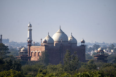 A fresh and clean view of the taj mahal at sunrise, agra, uttar pradesh, india