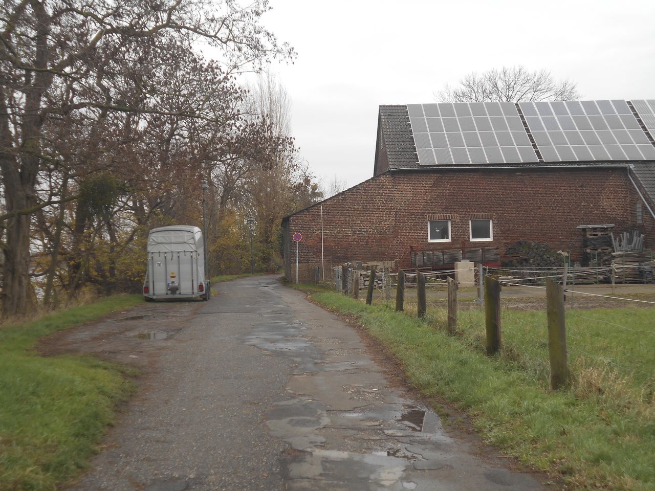 architecture, built structure, building exterior, plant, building, tree, house, rural area, sky, nature, transport, transportation, no people, road, residential area, grass, environment, home, day, landscape, residential district, outdoors, cottage, waterway, farm, the way forward, village, cloud, city, rural scene, street, footpath