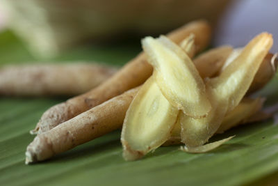 Close-up of garlic in plate on table