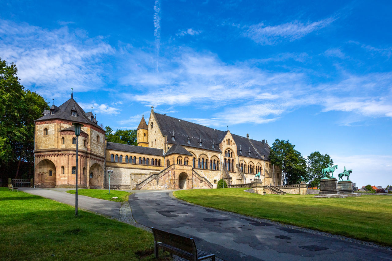 VIEW OF HISTORICAL BUILDING AGAINST SKY