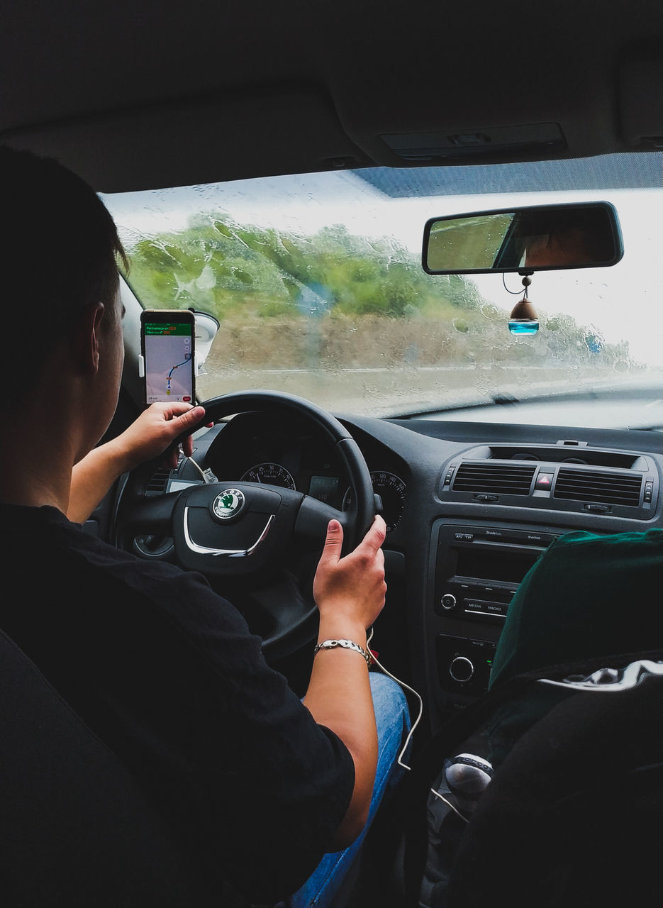 MIDSECTION OF WOMAN USING SMART PHONE