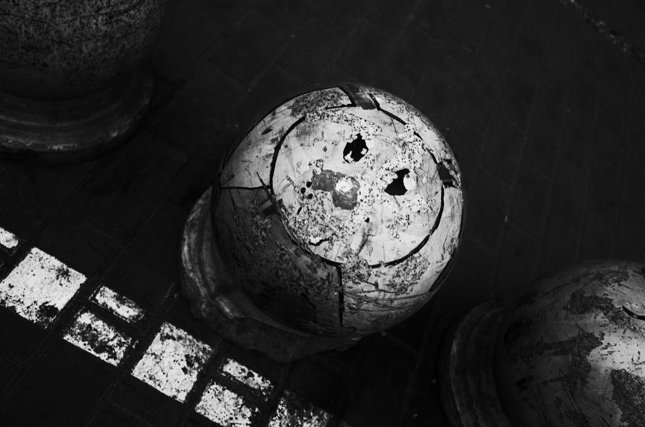 HIGH ANGLE VIEW OF OLD MACHINE IN CONTAINER ON RUSTY METAL