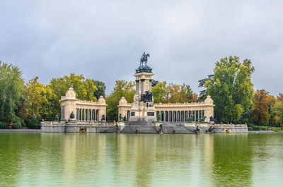 Monument to king alfonso xii, featuring a semicircular colonnade in buen retiro park. madrid, spain