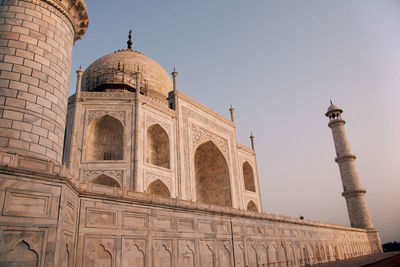 Low angle view of taj mahal historic building