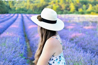 Side view of woman wearing hat at lavender farm