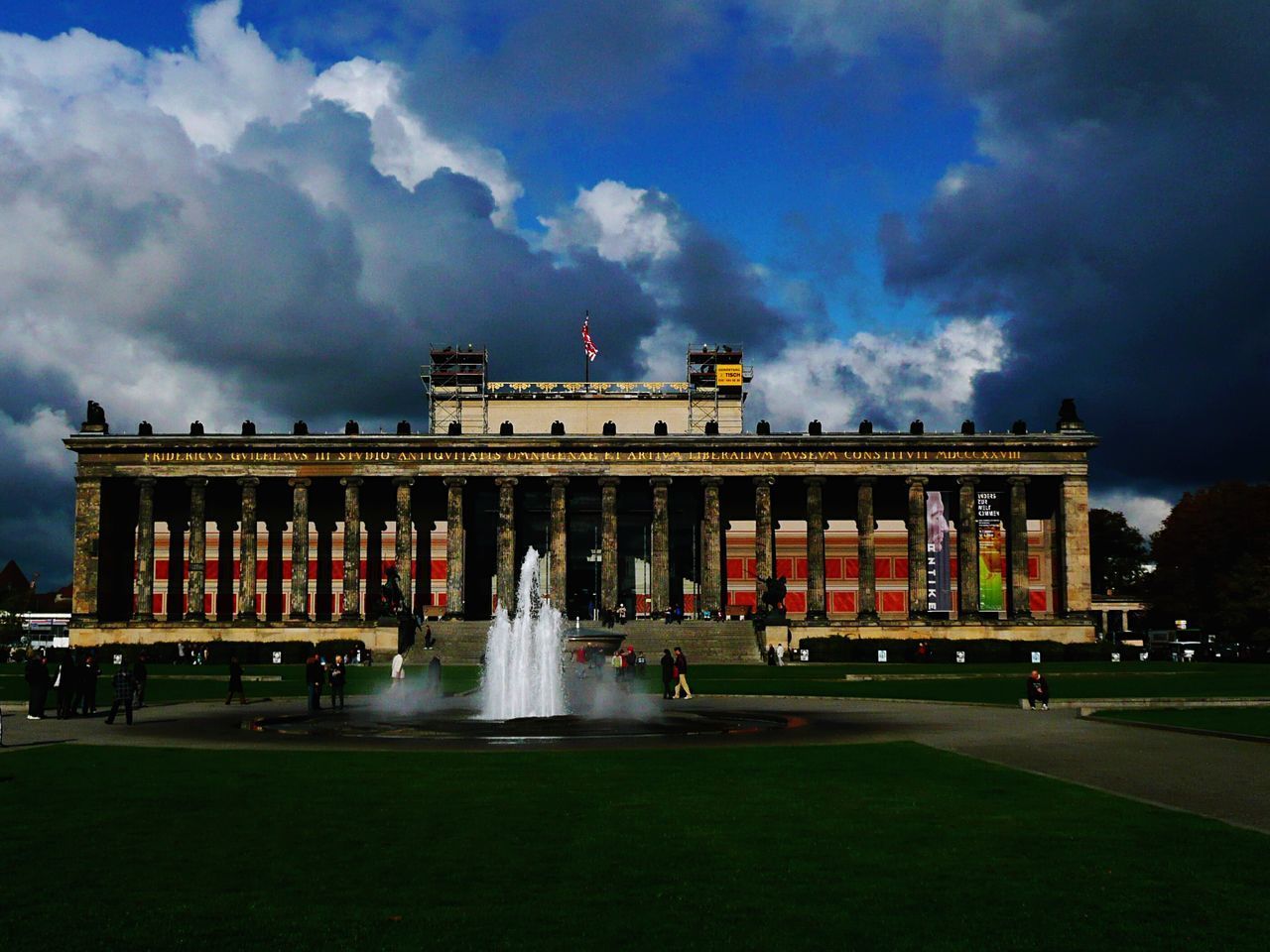 VIEW OF FOUNTAIN IN CITY