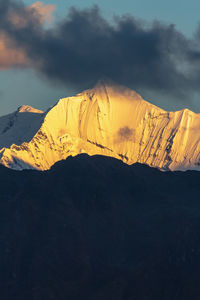 Scenic view of snowcapped himalayas against sky